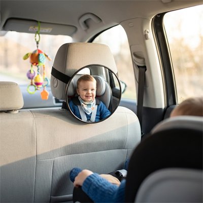 Bébé sourit dans miroir voiture bebe sécurivue