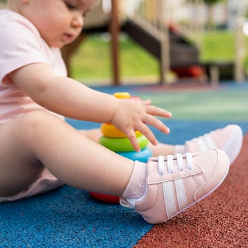 Chaussure pour bébé petit explorateur couleur rose