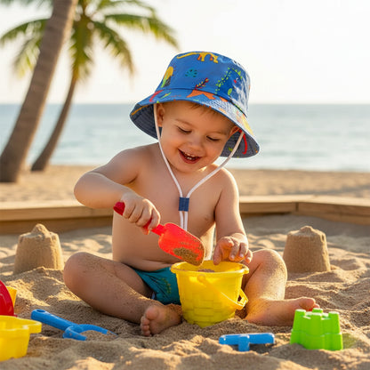 Enfant joue dans sable avec bob bebe confort anti uv dinosaure