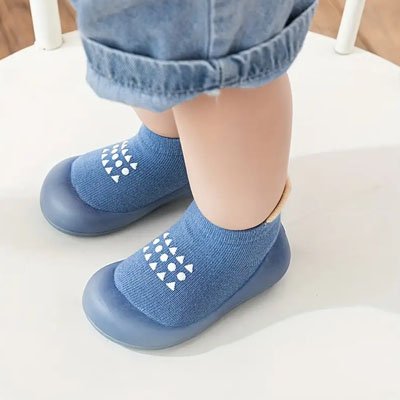 Enfant marche avec chaussure bebe souple liberté bleue