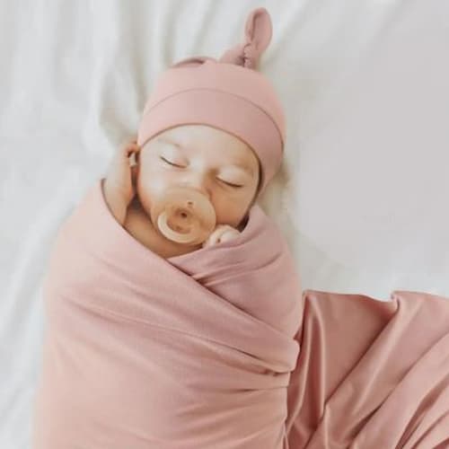 Lange d emmaillotage cocooning couleur rose