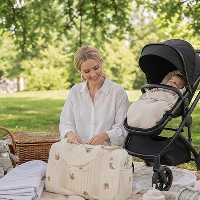 Mère avec sac a langer bebe matelassé lapin