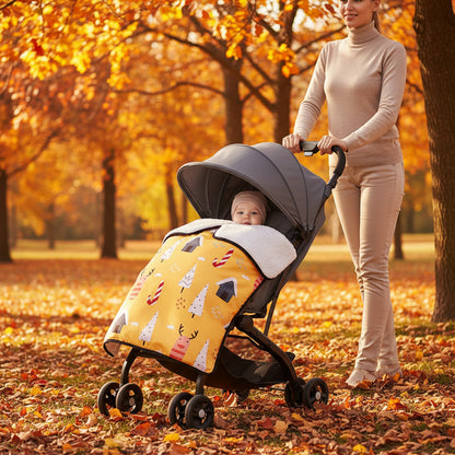 Mère dans forêt avec couverture pour poussette jaune soleil