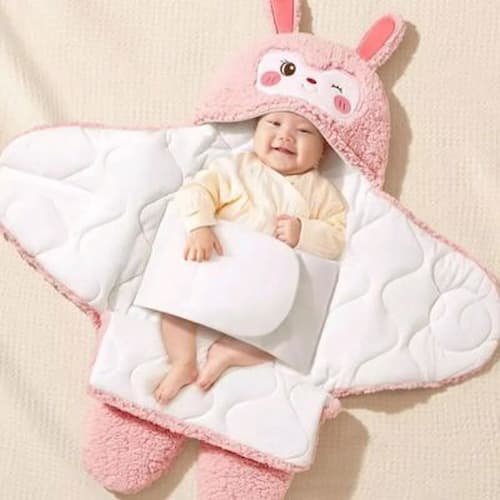 Nid d'ange bebe réconfortant lapineau