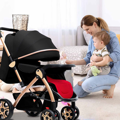 Poussette-bebe-spacieuse-noire-mère-joue-avec-bébé