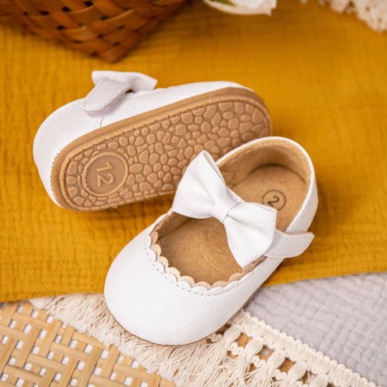 chaussure bebe fille bordure dentelle blanche